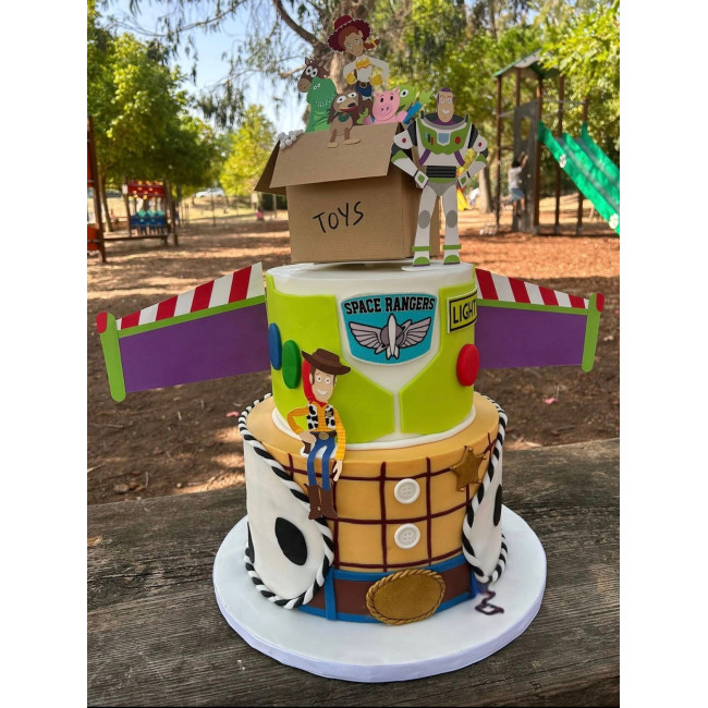 Custom birthday cake – Artisan layer cake Brussels, Wooly Pâtisserie